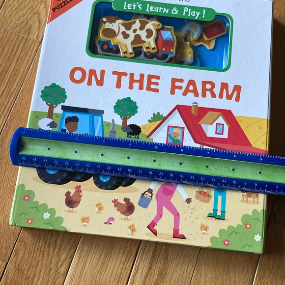 ON THE FARM BOOK & PUZZLES & PUZZLE MATCHING SETS - Picture 15 of 16